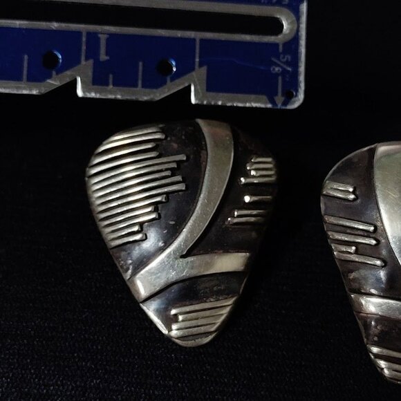 RKK Art Deco 80's Vintage Silver Triangle Stud Earrings with Screw Back - Picture 6 of 6